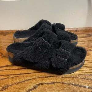 Papillio by Birkenstock Arizona Platform Teddy Shearling Sandals in Black